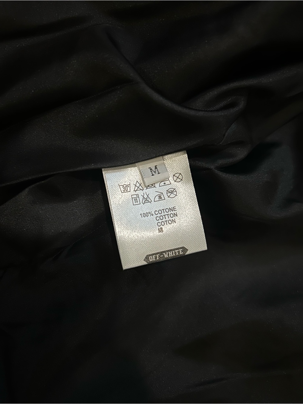 Label inside black jacket - Picture 6 of 6